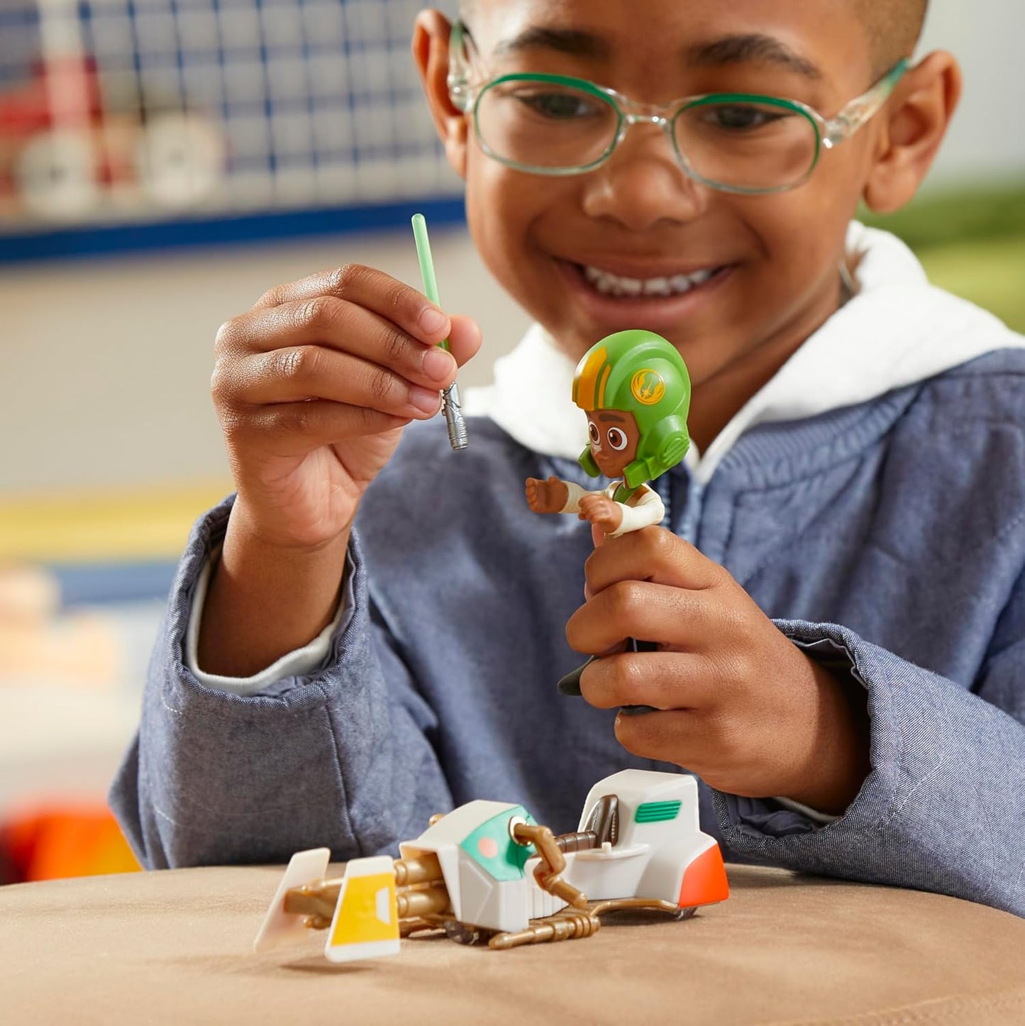 Hasbro - Star Wars Young Jedi: Kai Brightstar mit Speeder Actionfigur